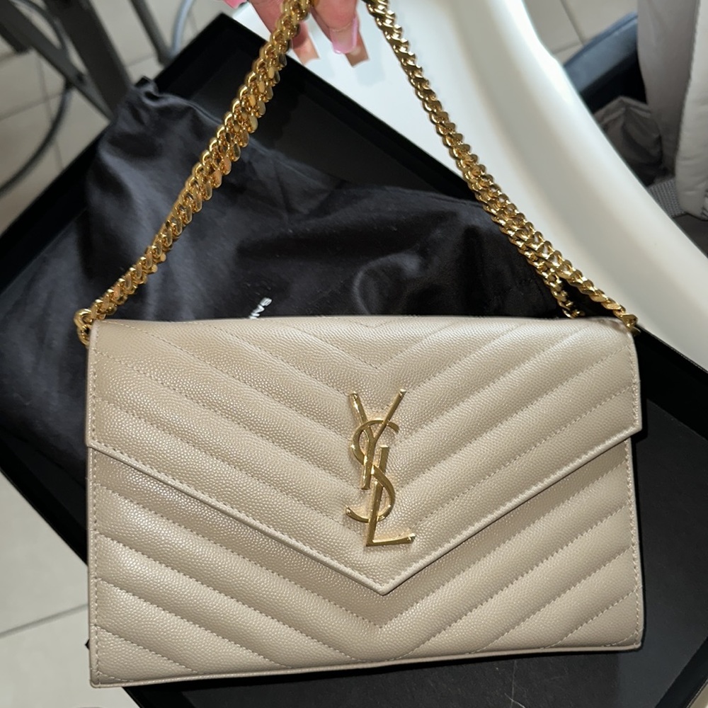 Nude Yves Saint Laurent Cassandre Matelassé Wallet-On-Chain